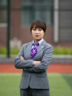 魯穎?/教務(wù)處主任/英語教師