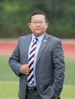 崔勃/總務(wù)處主任/音樂教師